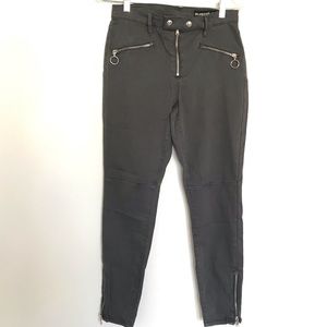 Blank NYC Exposed Zipper Skinny Pants in Grey